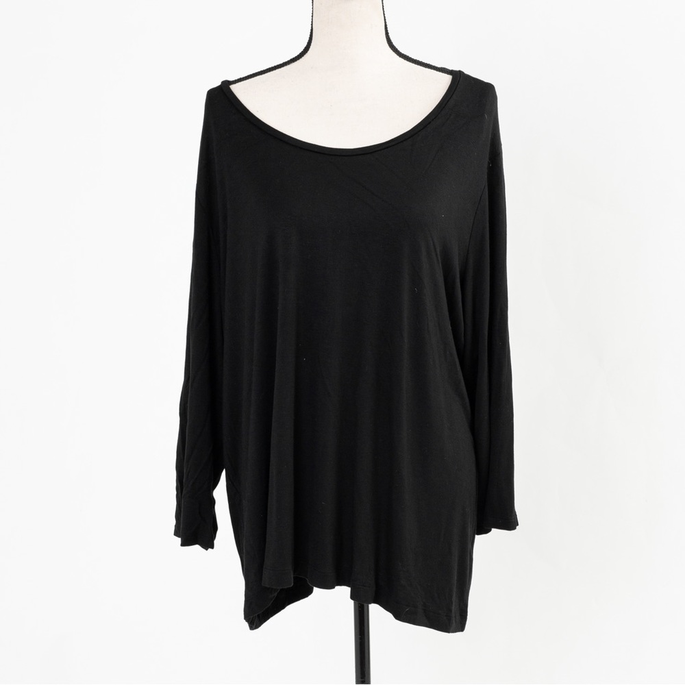 Soft 3/4 sleeve t-shirt minimalist style black by C’est 1946 22/24W